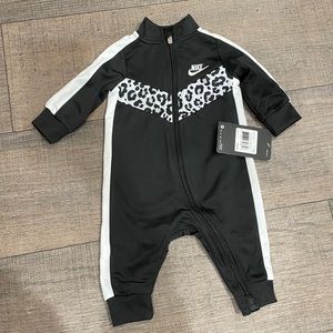 3 months Nike baby girl